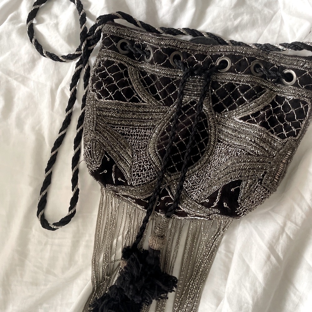 🖤 Vintage-Inspired Embellished Velvet Shoulder Bag with Fringe 🖤